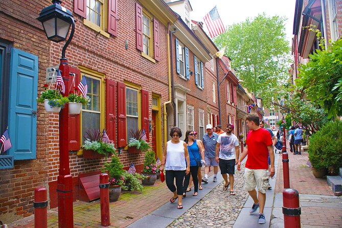 2.5 Hour Philadelphia History Tour with Washington War Tent Show - Starting at Signer’s Garden and The Signer statue