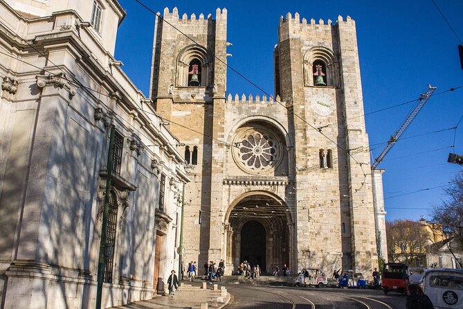 2 Hours Private Hills Historical Tour in Lisbon - Price and what your $240.28 actually buys