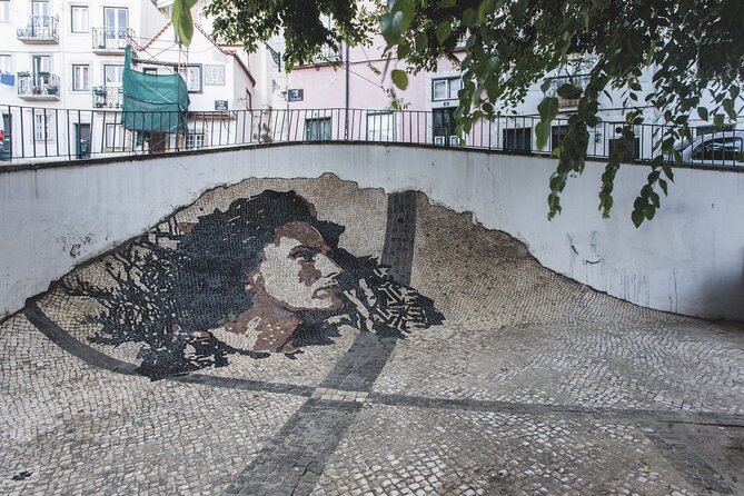 2 Hours Private Hills Historical Tour in Lisbon - Pickup versus meeting point: where you’ll start and end