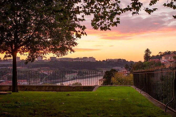 3-Hour Porto Jewish Heritage Walking Tour with Local Guide - Viewpoints and the Porto rhythm: Virtudes, Miradouro, and the walks in between