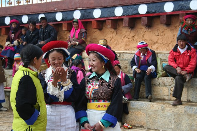 9 days Ancient Town Tour - Day 5: Shibaoshan Caves, Baoxiang Temple, then a bike ride/horse option
