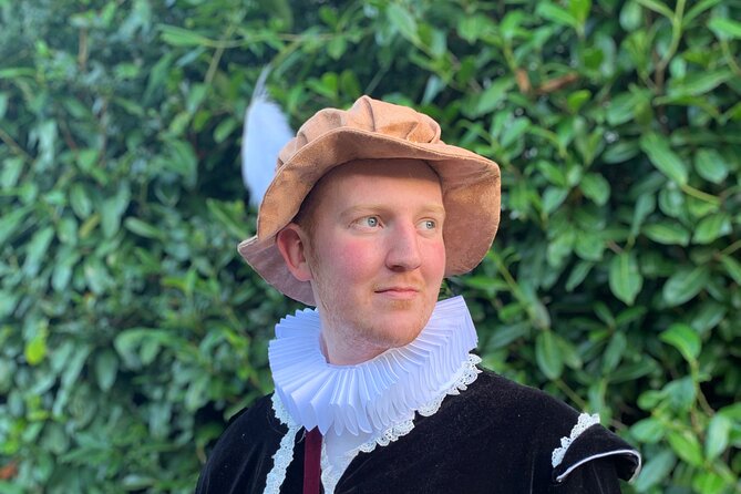 A Historical tour of Warwick with Queen Elizabeth's Secret Lover - The Roebuck Inn stop: a short break with story value