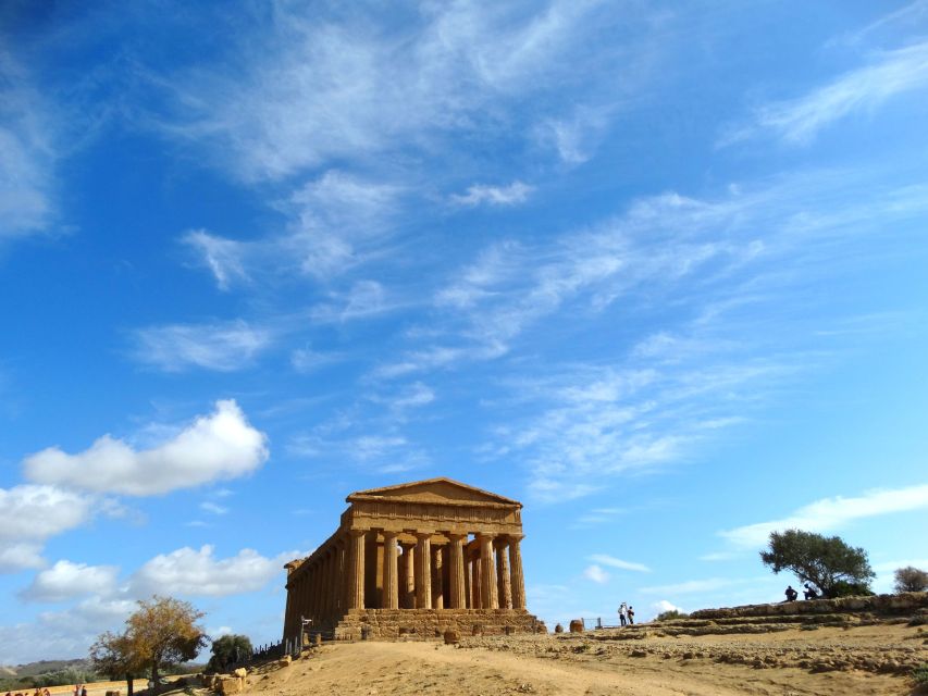 Agrigento: Private Tour of Ancient Akragas with Local Guide - Prickly pear and panoramic pauses: making the valley readable