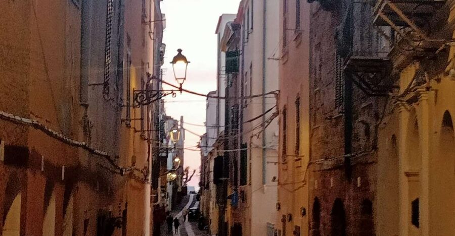 Alghero: walking tours around the ancient city - Alghero’s Ancient City: where language and power meet