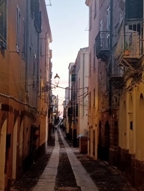 Alghero: walking tours around the ancient city - Porta Terra meeting point: your anchor in the old city