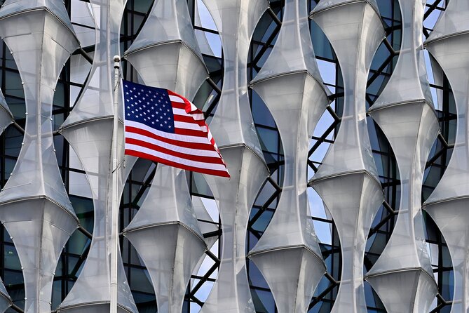 American Heritage in London 4 Hour Private Tour in a Black Cab - Pass by the American Embassy: the US-UK bond, seen in real form