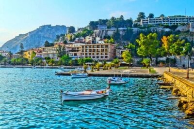 An exciting exploration of Peloponnese at ancient Corinth, Mycenae and Nafplio - Corinth Canal: a 15-minute stop with major backstory