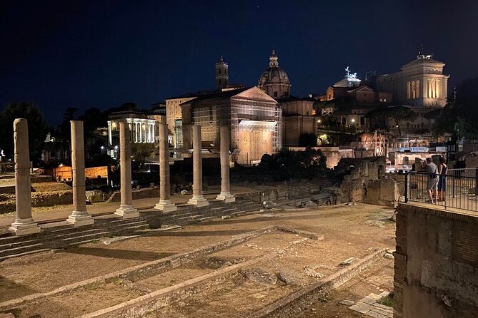 Ancient Rome at Dusk: Guided Walking Tour - Stop 2: Arch of Constantine under moonlit context