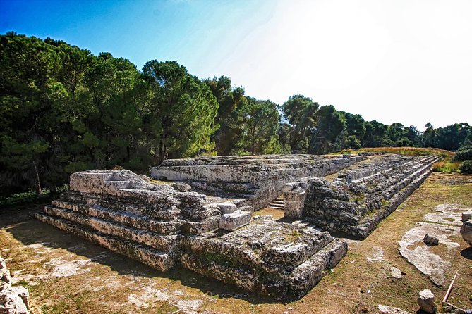 Ancient Syracuse: private guided tour of the Neapolis archaeological park - Anfiteatro Romano di Siracusa: gladiators and Roman spectacle