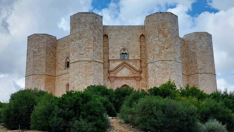 Andria: Castel del Monte Private Historical Tour - Castel del Monte: Why This UNESCO Castle Feels Like a Riddle