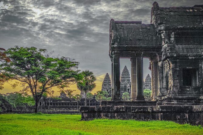 Angkor World Heritage with Sunrise - Small Group - After sunrise: a break, take-away breakfast, and a calmer pace