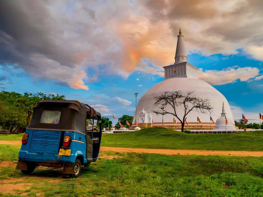 Anuradhapura: Tuk Tuk Tour - Ancient City with Audio Guide - Mirisavetiya Stupa and the Anuradhapura Moonstone: Two Quick Culture Anchors