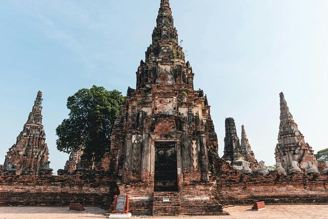 Ayutthaya Heritage Private Charter Exclusive Temple Tour - Stop 1: Wat Phanan Choeng and the Phra Chao Phanan Choeng statue