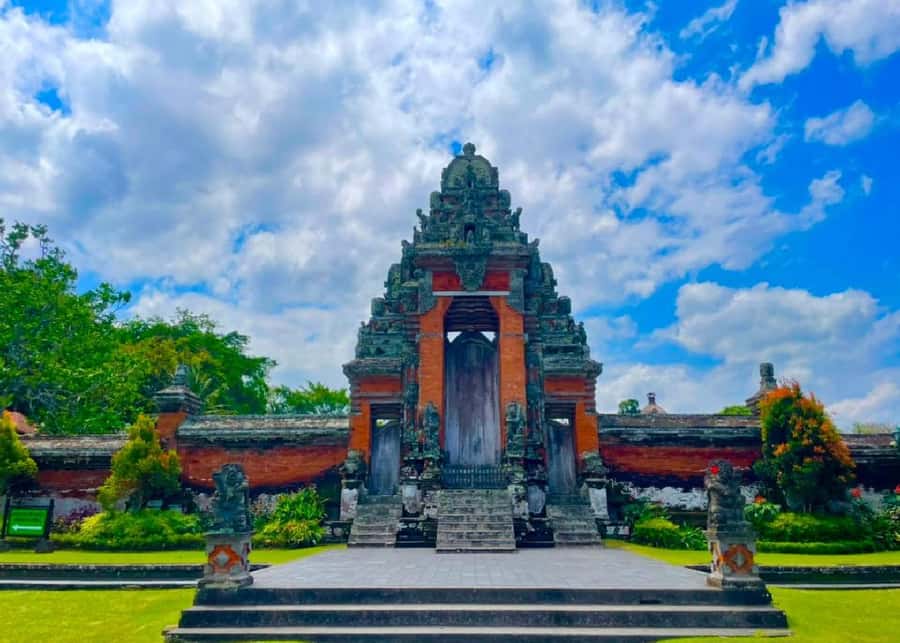 Bali: Private UNESCO World Heritage Sites Tour - Stop 2: Ulun Danu Beratan at Lake Beratan, the lake-temple that looks unreal