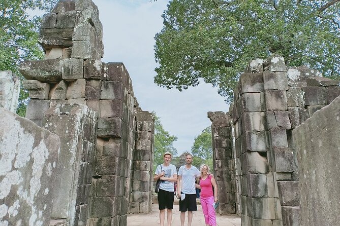 Banteay Srei and Grand Circuit Heritage Tour from Siem Reap - Dress code and packing: what matters for Khmer temples