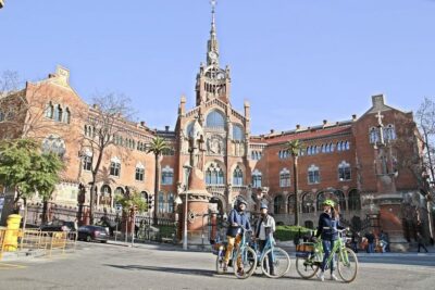 Barcelona: 2.5-Hour Bike or E-Bike Historical Tour - E-Bikes, Helmets, and What the Ride Feels Like