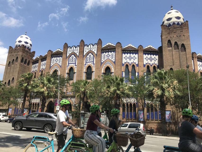Barcelona: 2.5-Hour Bike or E-Bike Historical Tour - St. Mary of the Sea Cathedral and Plaça Sant Jaume: Two Anchors of Old Barcelona
