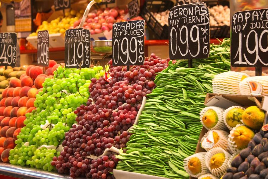 Barcelona: Market, Tasty Tapas/Food and Gothic History Tour - Catalan classics: botifarra, pa amb tomàquet, seafood