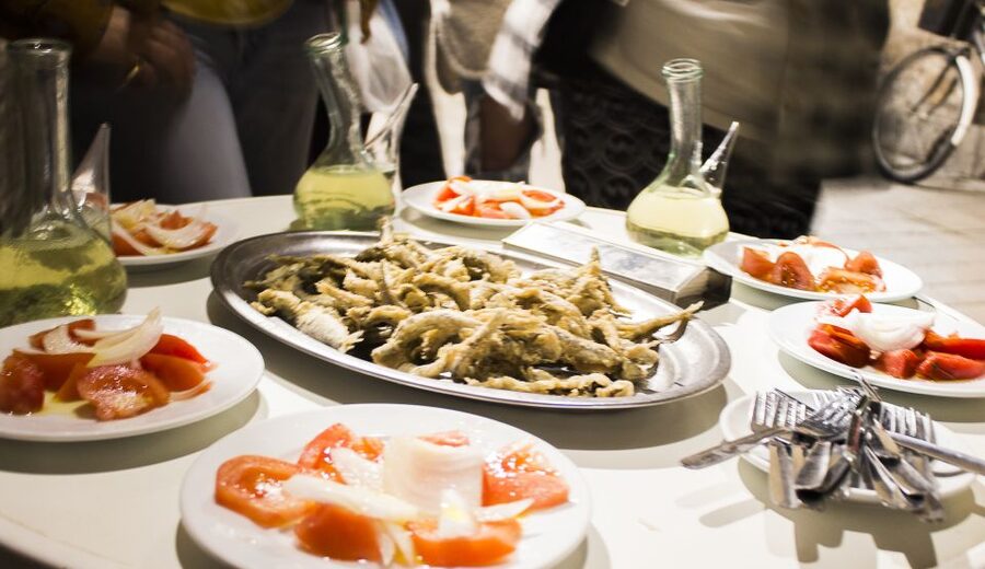 Barcelona: Market, Tasty Tapas/Food and Gothic History Tour - Gothic streets and Barcino history: how the guide connects it all