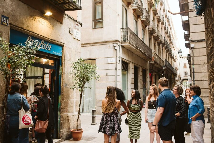 Barcelona: Tapas, Wine & History Tour of the Old Town - The Four-Dish Tapas Institution: Same Menu, Almost 80 Years