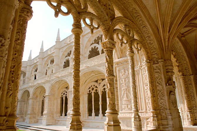 Belem Private Day Trip: History, Heritage & Local Tasting - Praça Afonso de Albuquerque: short, focused grounding
