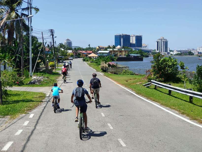 Best of Kuching: Heritage & Kampong Bike Tour - Entering Kuching’s heritage zone on the right kind of route