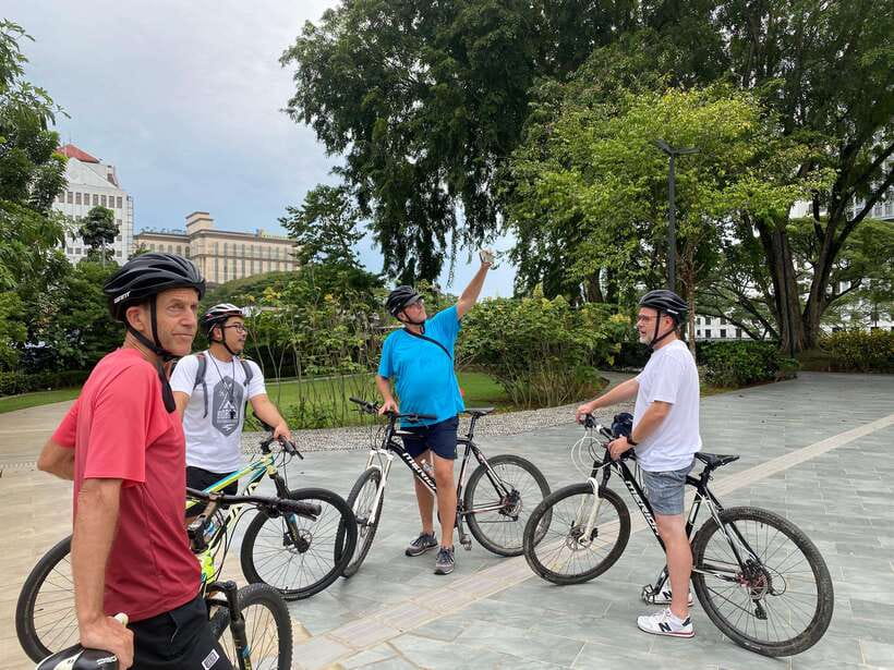 Best of Kuching: Heritage & Kampong Bike Tour - Snack + photo stops: where the ride turns into real momentum