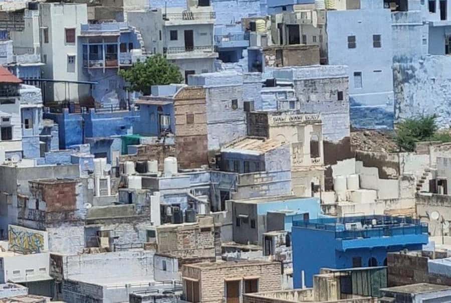 Blue City Heritage Walking Tour With Pick Up & Drop Off - Ranisar Lake: a calm moment inside the city wall