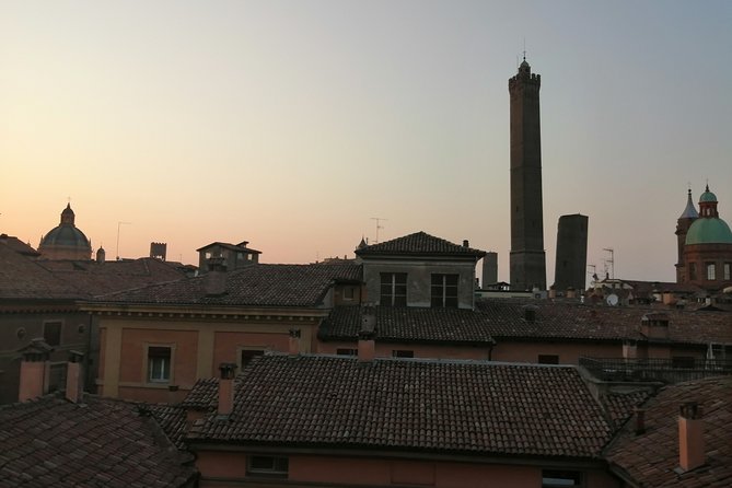 Bologna historical art walking tour with hidden gems and tastings - Santa Maria della Vita: Terracotta Emotion by Niccolò Dell’Arca