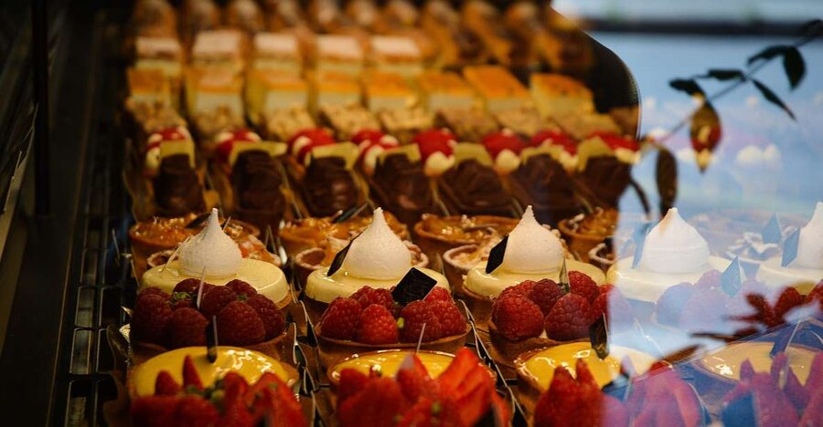 Bordeaux: Walking Tour of the City's Best Bakeries - Neighborhood walking: iconic views plus quieter streets (and a public garden moment)