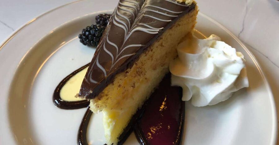 Boston: Iconic Food Tasting & History Tour - Downtown - Starting outside Beantown Pub in the right spot