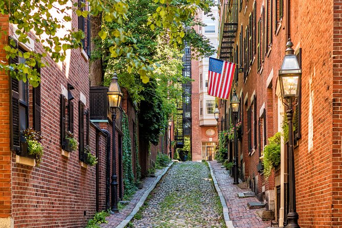 Boston: Underground Railroad History Tour of Beacon Hill - Charles Street Meeting House: one building, a public argument over integration