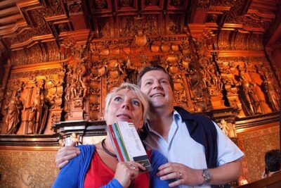 Bruges Food and History Tour: Culinary Delights & Hidden Gems - Sint-Annakerk to Adornes Domain and Burg Square: Churches, Families, and Power