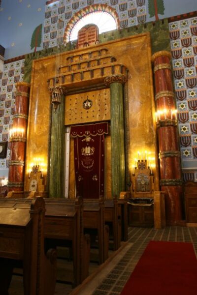 Budapest Grand Half-Day Jewish Heritage Tour - Dohány Street Synagogue: the best kind of big first stop