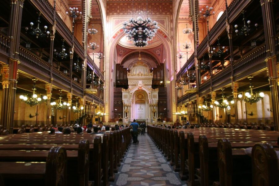 Budapest: Jewish Heritage Guided Tour with Synagogue Ticket - Meeting up and choosing your starting point