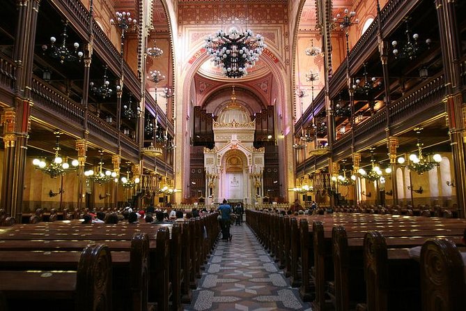 Budapest Jewish Heritage Memorial Walking Tour & Synagogue Entry - Dohány Street Synagogue: where the story really begins