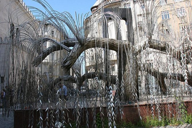 Budapest Jewish Heritage Memorial Walking Tour & Synagogue Entry - Raoul Wallenberg Memorial Park: when a name becomes a story