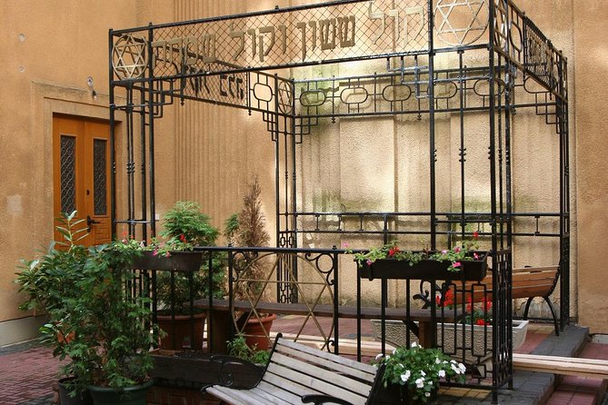 Budapest Jewish Heritage Memorial Walking Tour & Synagogue Entry - Essential vs. Grand: what changes in your route