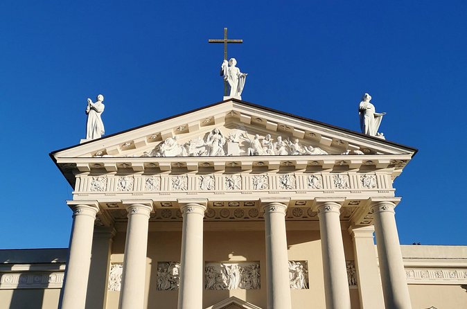 Cathedral Crypts and Medieval History Tour - The Palace of the Grand Dukes: courtyard context, not a museum hour