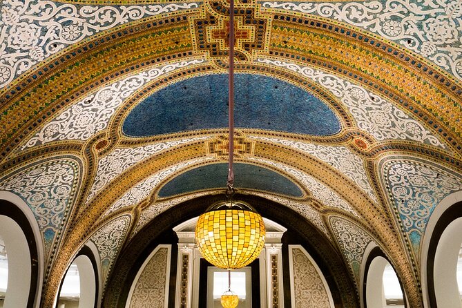 Chicago Architecture and True Crime Tour - A twisted pairing of Loop icons and real dark stories