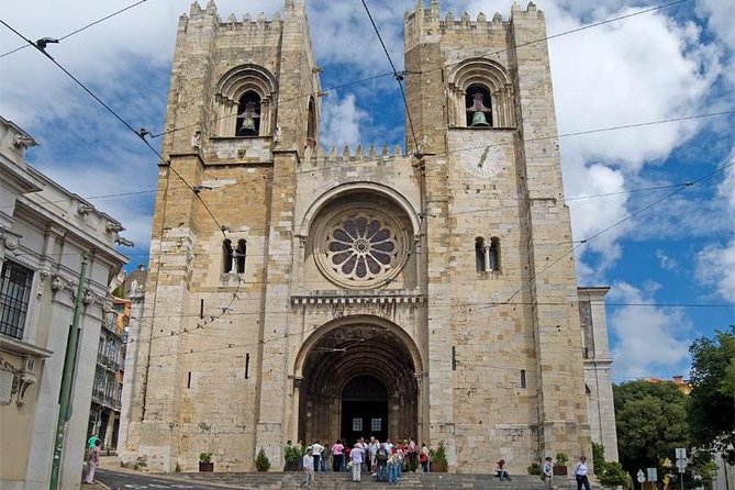 City Tour, wonders of ancient Lisbon through the monuments - Alfama and the Fado Connection: Street Mood Plus a Quick Taste