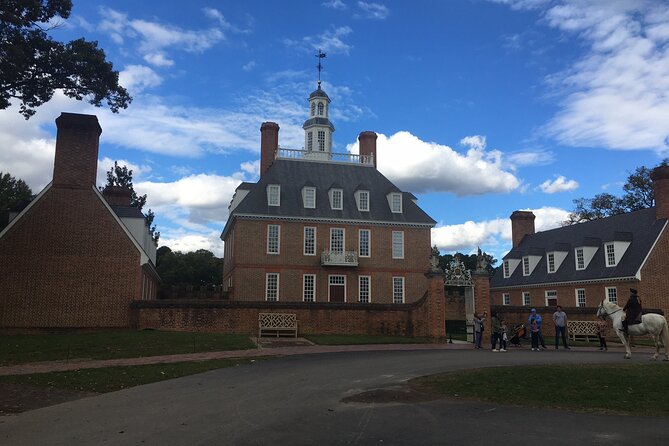 Colonial History Tour in Williamsburg Virginia - Starting at the Capitol Building: where the stories begin