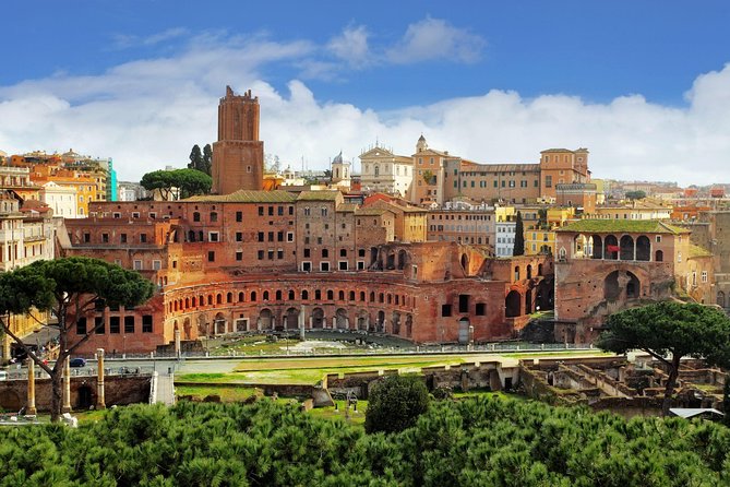 Colosseum and Ancient Rome Walking Guided Tour - Entering the Colosseum: Timed Admission and the Gladiator Story