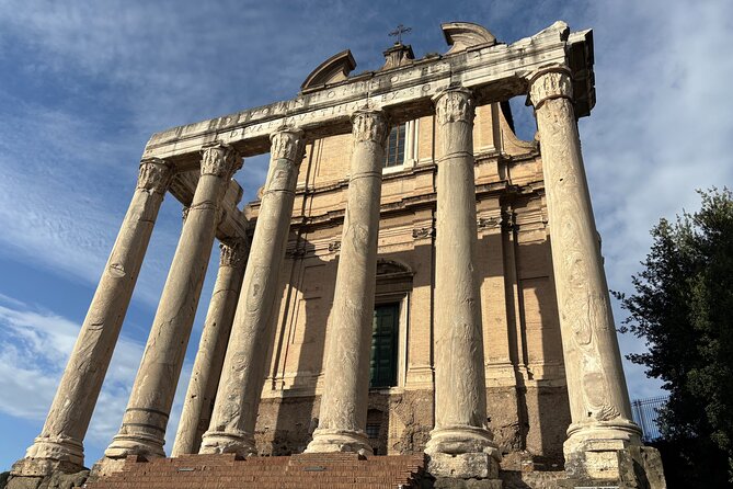 Colosseum Tour with Ancient Rome max 7 people - Palatine Hill ruins: using visual tools to make the scale click