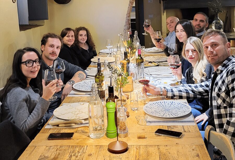 Communal dinner in an ancient Tuscan farmhouse - The Fiorentina steak option: how to plan for the star dish