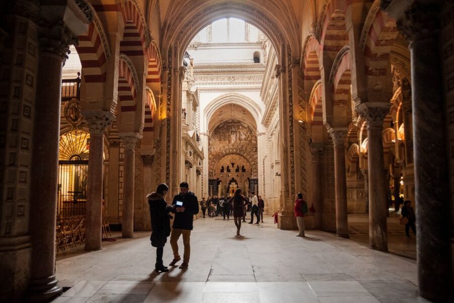 Córdoba: Skip-the-Line Great Mosque-Cathedral History Tour - Finding the meeting point: Santa María Fountain and the only olive tree