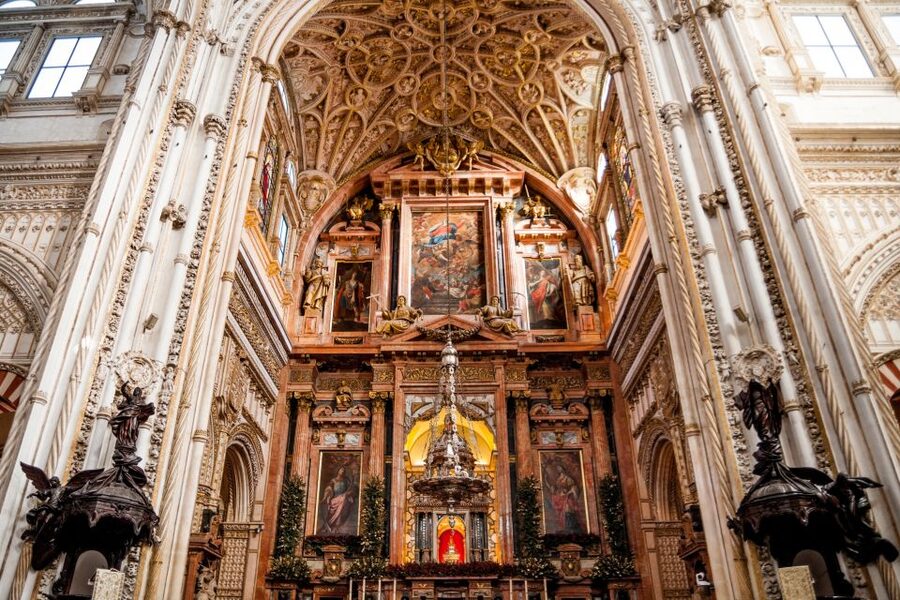 Córdoba: Skip-the-Line Great Mosque-Cathedral History Tour - The 1-hour walkthrough: columns, double arcades, and horseshoe arches