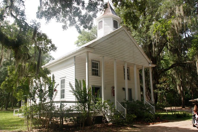 Daufuskie Island Guided History Tour from Hilton Head - Getting to Daufuskie: Shelter Cove boat ride, dolphins, and wind factors