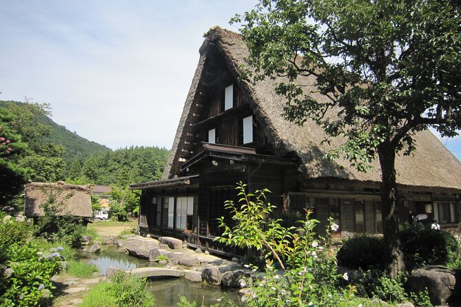 [Day trip bus tour from Kanazawa Station] Weekend only! World Heritage Shirakawago Day Bus Tour - Stop at Michi-no-Eki Shirakawago: the quick architecture preview