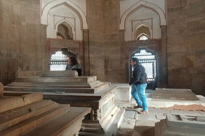 Delhi Sightseeing Tour: Top Monuments & City Highlights - Humayun’s Tomb: a Mughal mausoleum stop that gives you breathing room